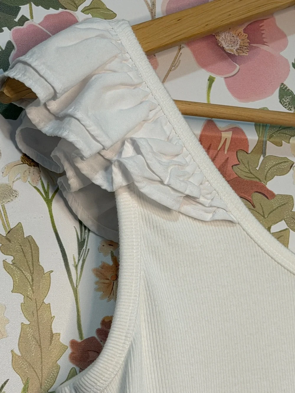 Old Navy White Ruffle-Shoulder Tank Top - Picture 9 of 15